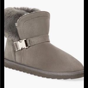 NWT Kreena Faux Fur Fuzzie Size 8 Ankle Boots Grey